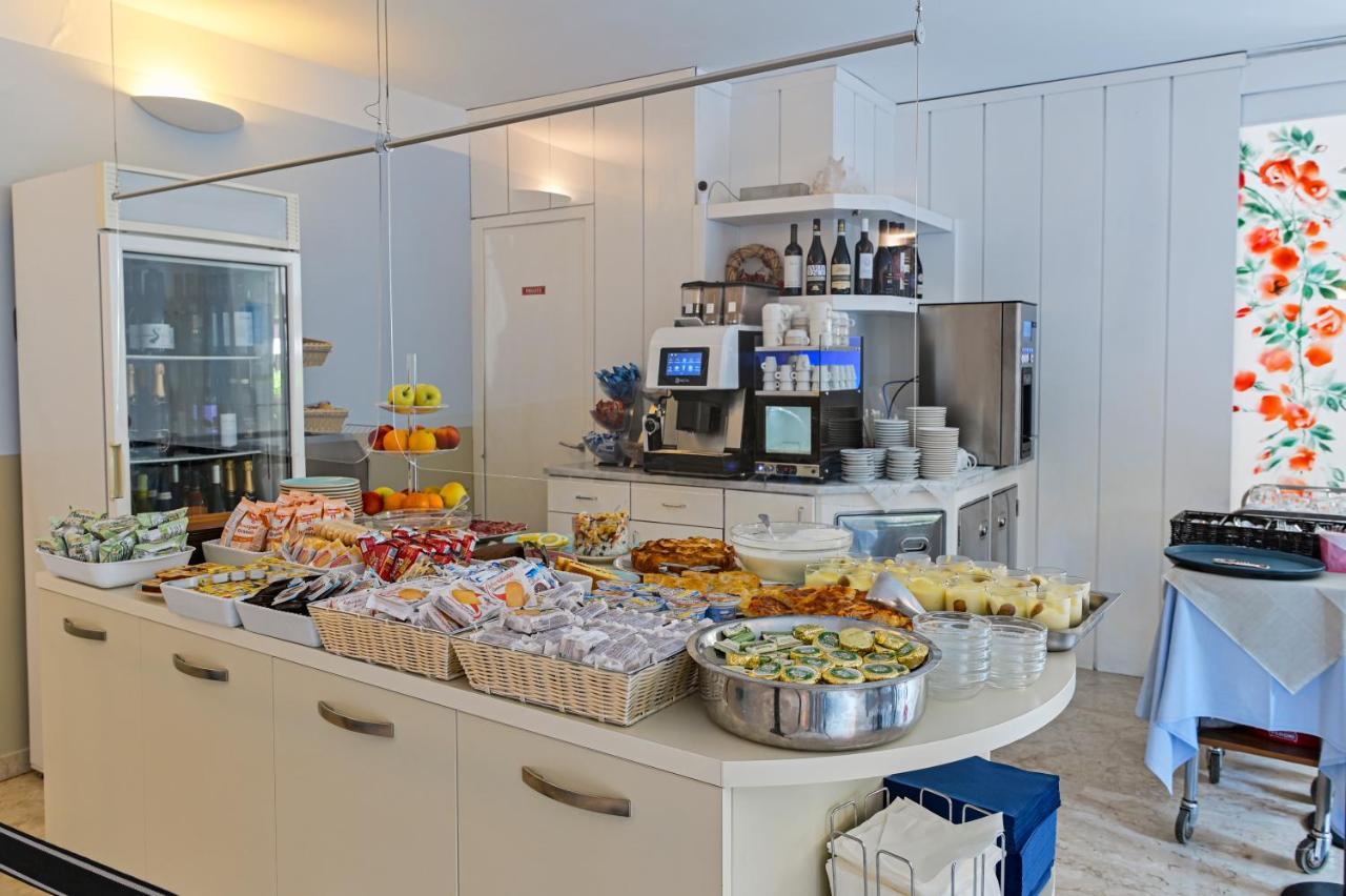 Hotel Delle Rose San Bartolomeo Al Mare Luaran gambar