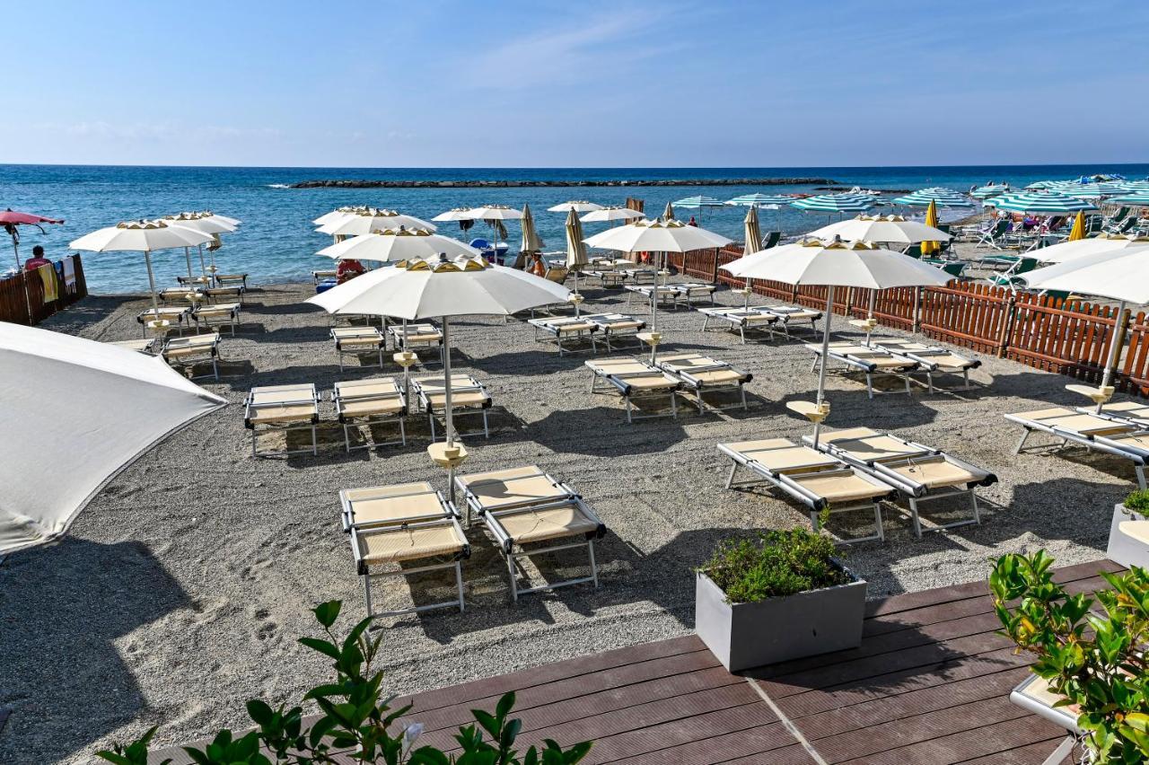 Hotel Delle Rose San Bartolomeo Al Mare Luaran gambar