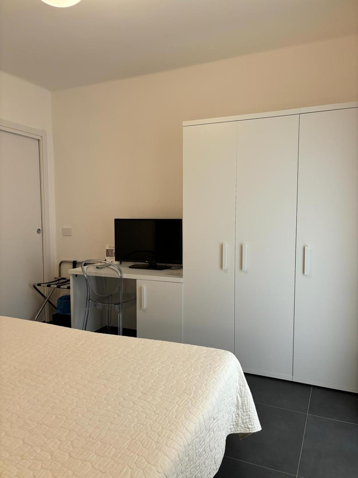 Hotel Delle Rose San Bartolomeo Al Mare Luaran gambar