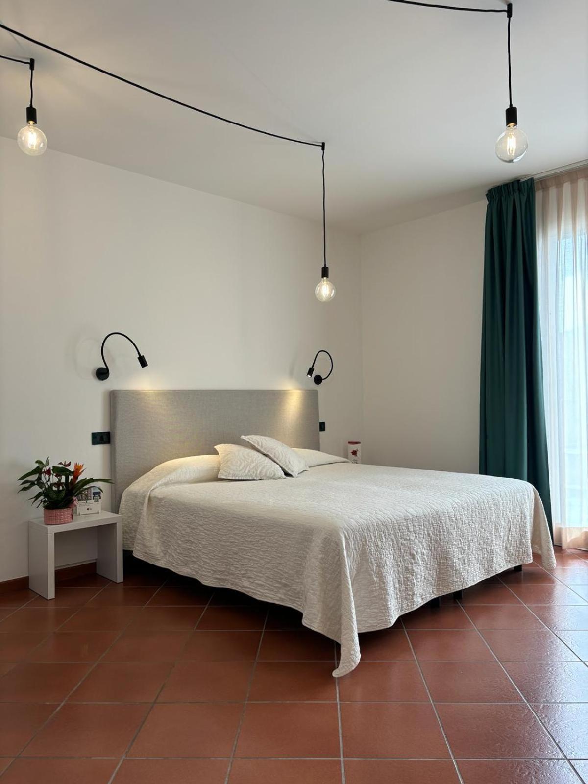 Hotel Delle Rose San Bartolomeo Al Mare Luaran gambar