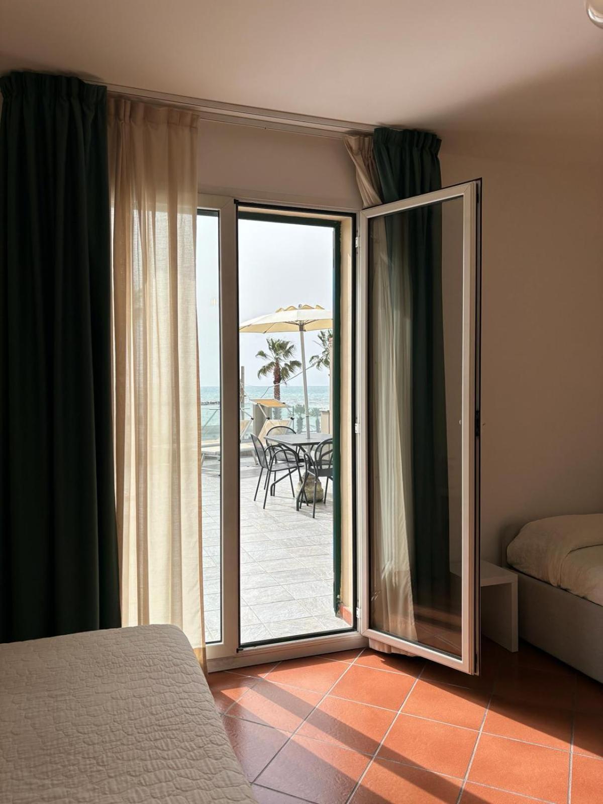 Hotel Delle Rose San Bartolomeo Al Mare Luaran gambar