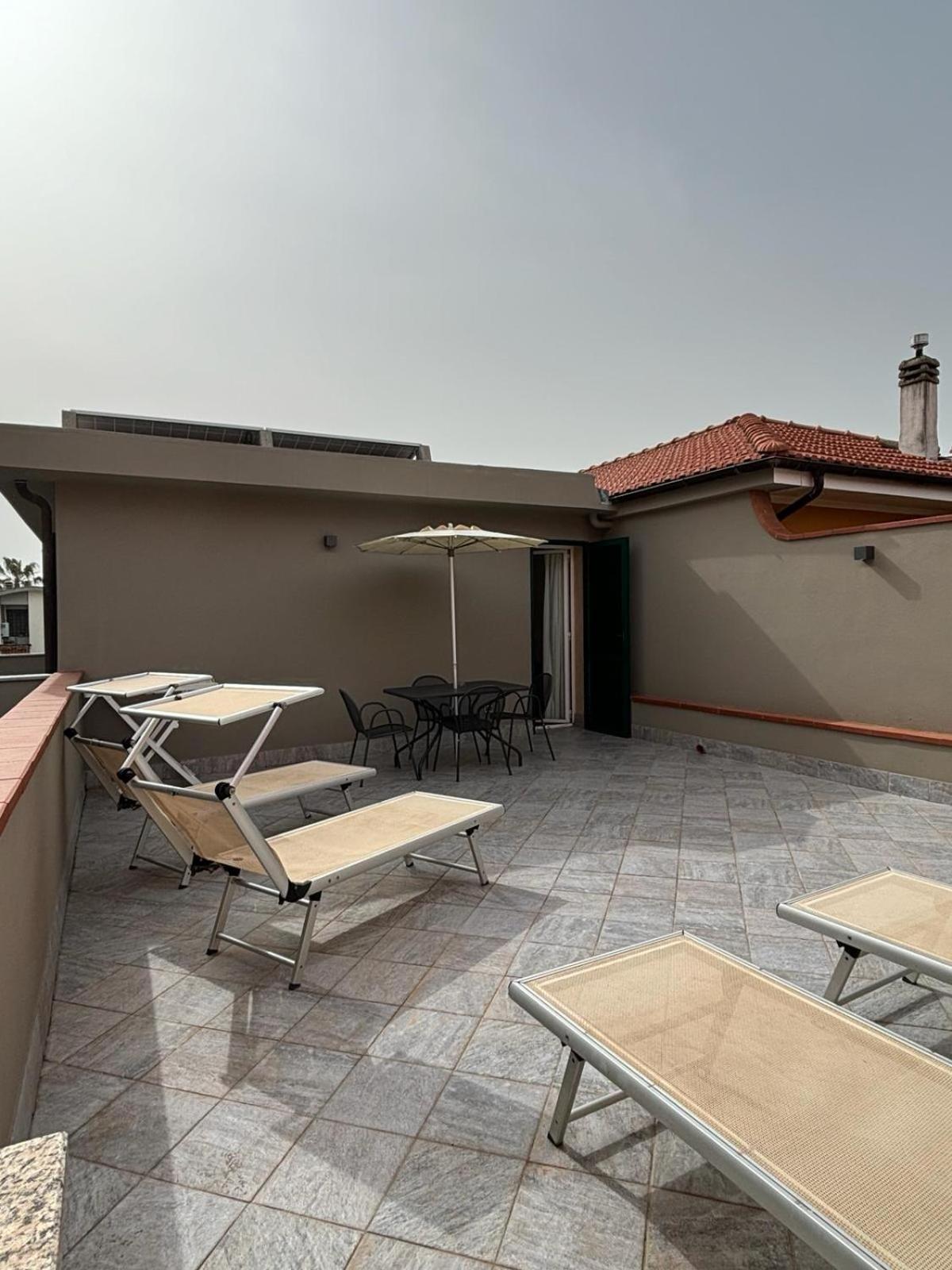 Hotel Delle Rose San Bartolomeo Al Mare Luaran gambar