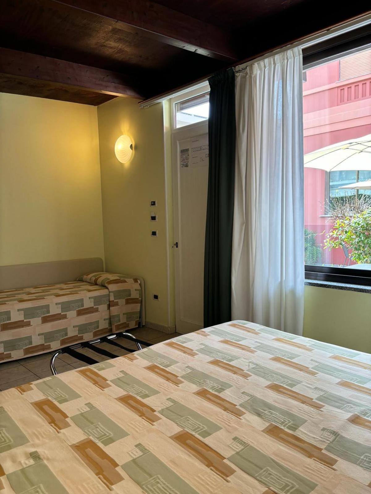 Hotel Delle Rose San Bartolomeo Al Mare Luaran gambar