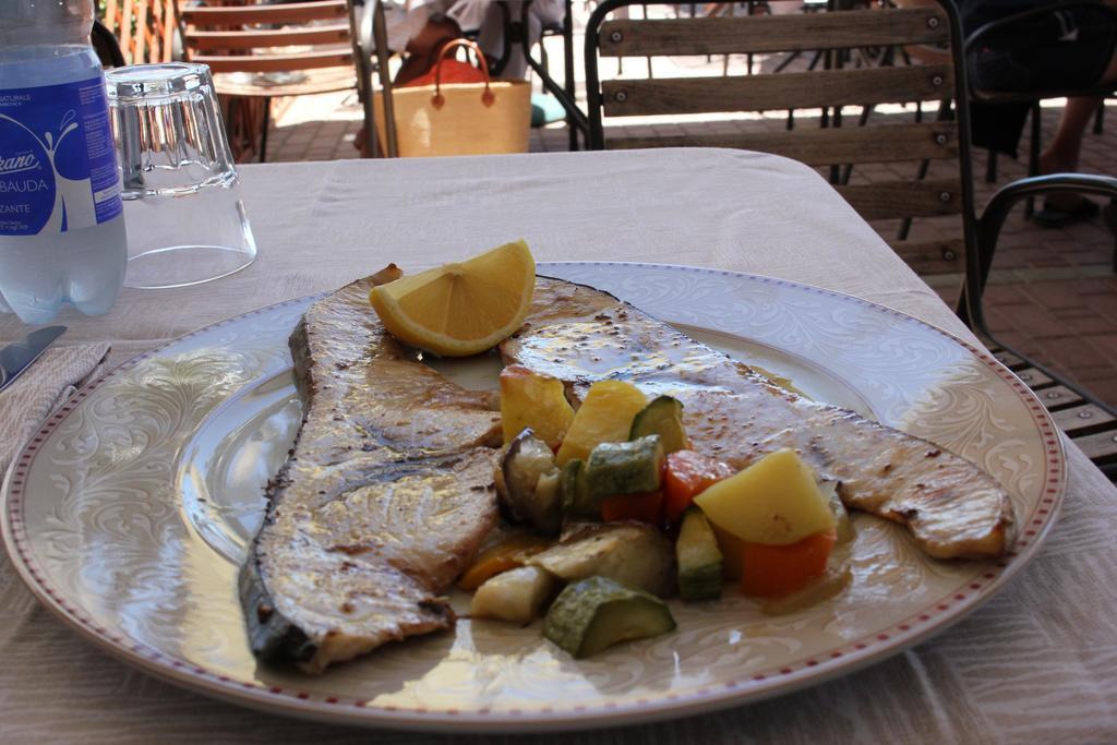 Hotel Delle Rose San Bartolomeo Al Mare Luaran gambar