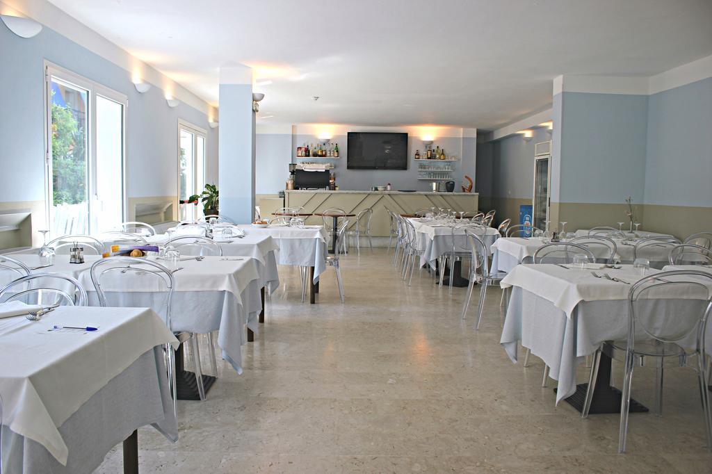 Hotel Delle Rose San Bartolomeo Al Mare Luaran gambar