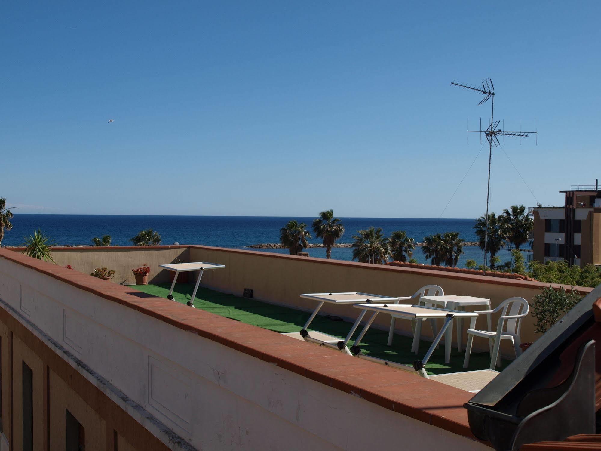 Hotel Delle Rose San Bartolomeo Al Mare Luaran gambar