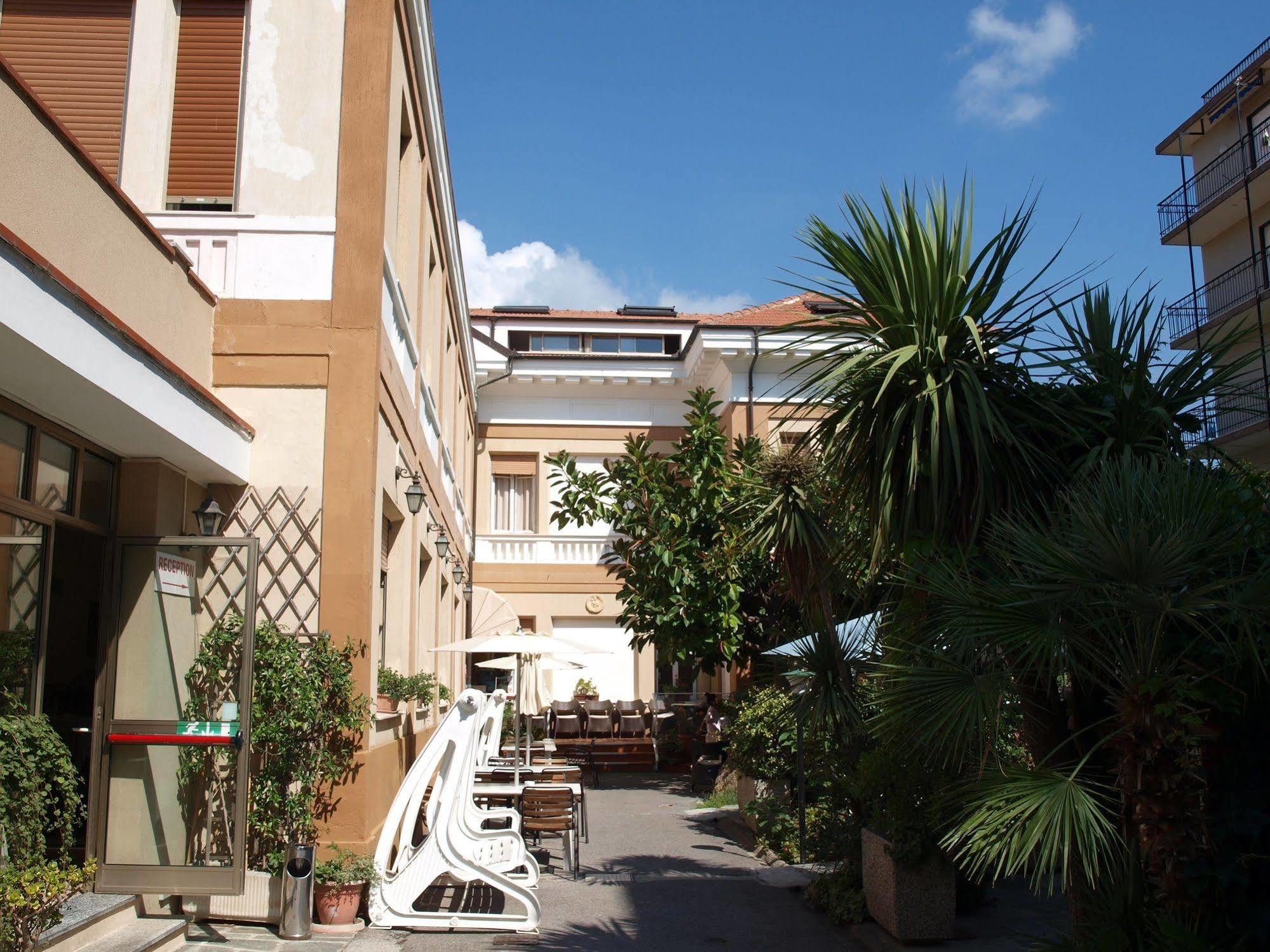 Hotel Delle Rose San Bartolomeo Al Mare Luaran gambar