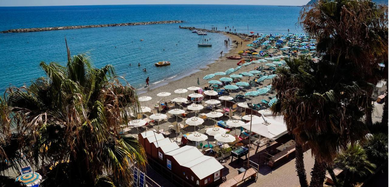 Hotel Delle Rose San Bartolomeo Al Mare Luaran gambar